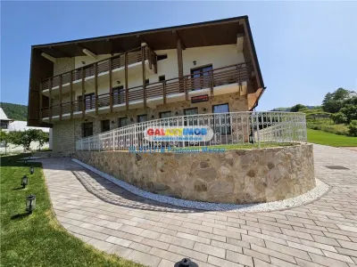 Vanzare Pensiune Eleganta situata aproape de Pestera Dambovicioara - Rucar