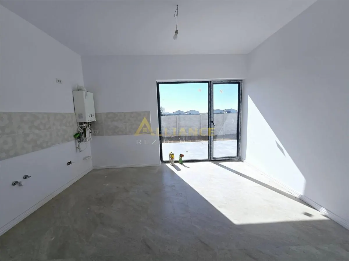 Vila individuala- 4 camere- panouri solare- 800m de STV - foto 3