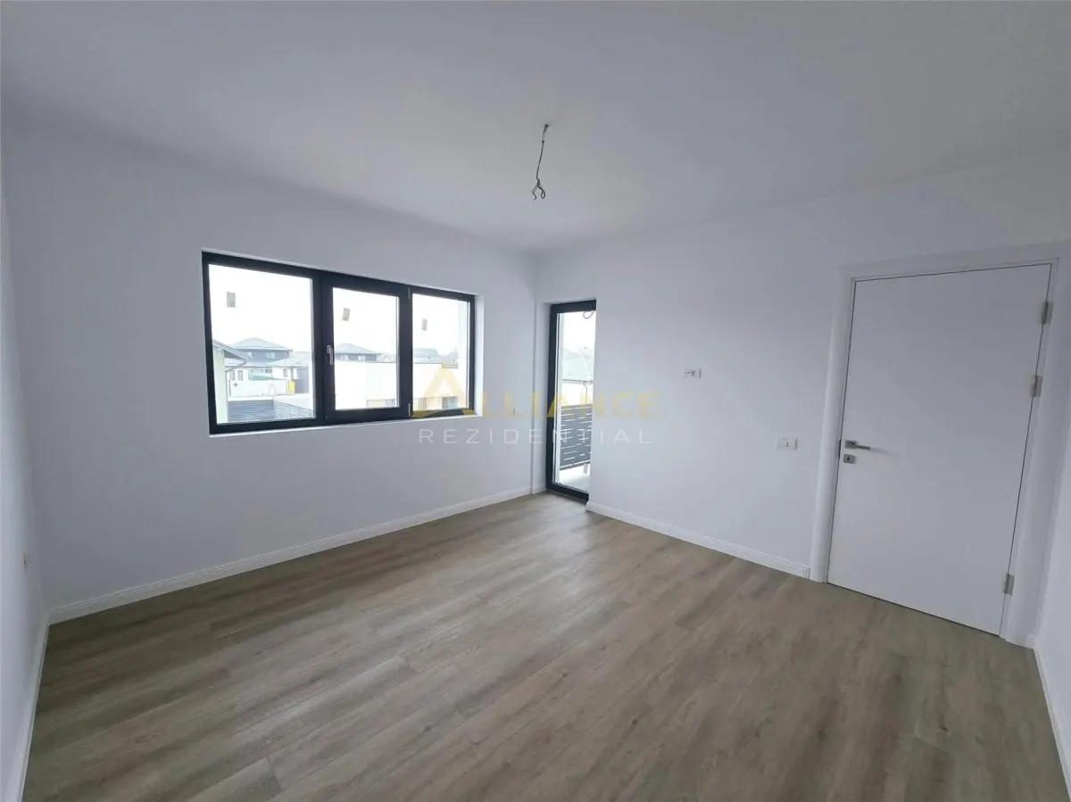 Vila individuala- 4 camere- panouri solare- 800m de STV - foto 6