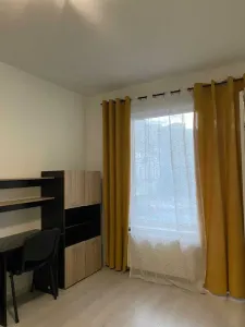 Garsoniera etajul 1 zona Onix,renovata,mobilata,84000 Euro neg - Brasov
