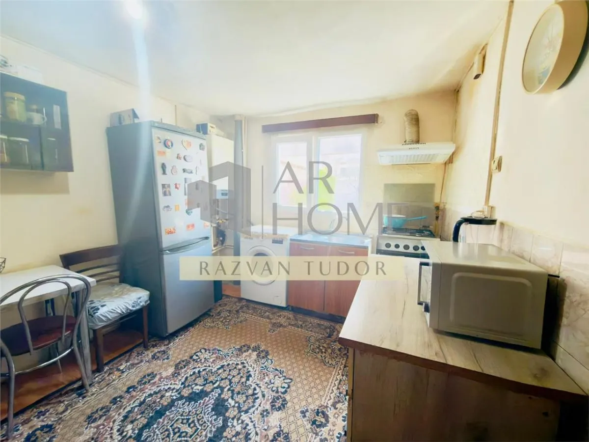 Casa 4 camere , semifinisata , cu beci , Ploiesti ,zona centrala - foto 6