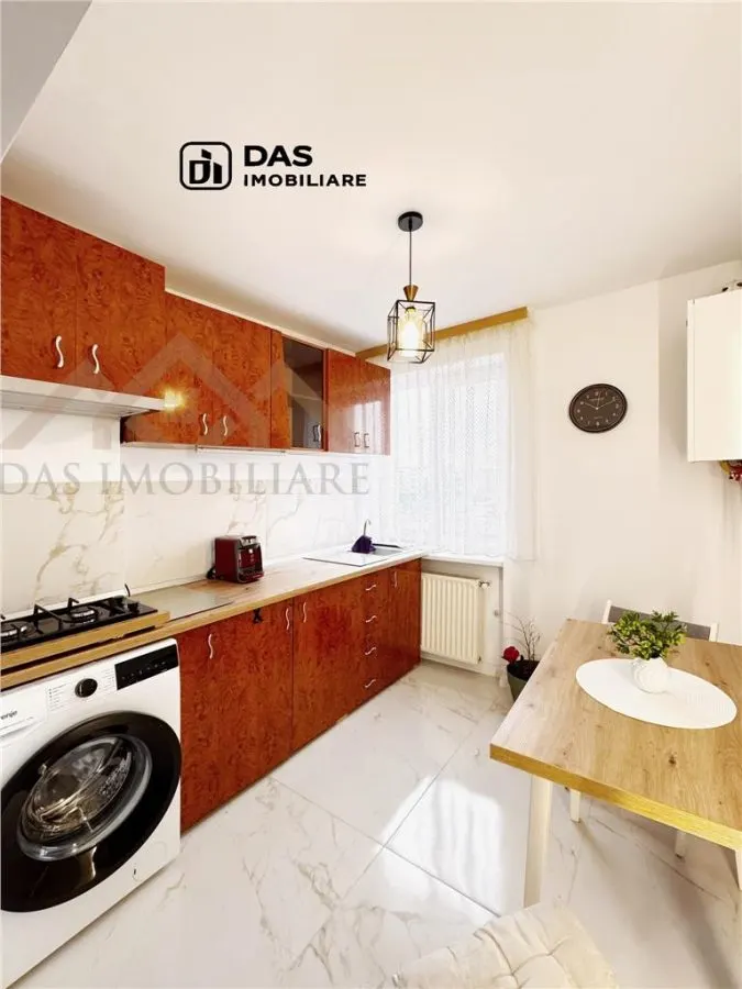 2 camere decomandat,cu loc de parcare , zona ultracentrala - foto 1