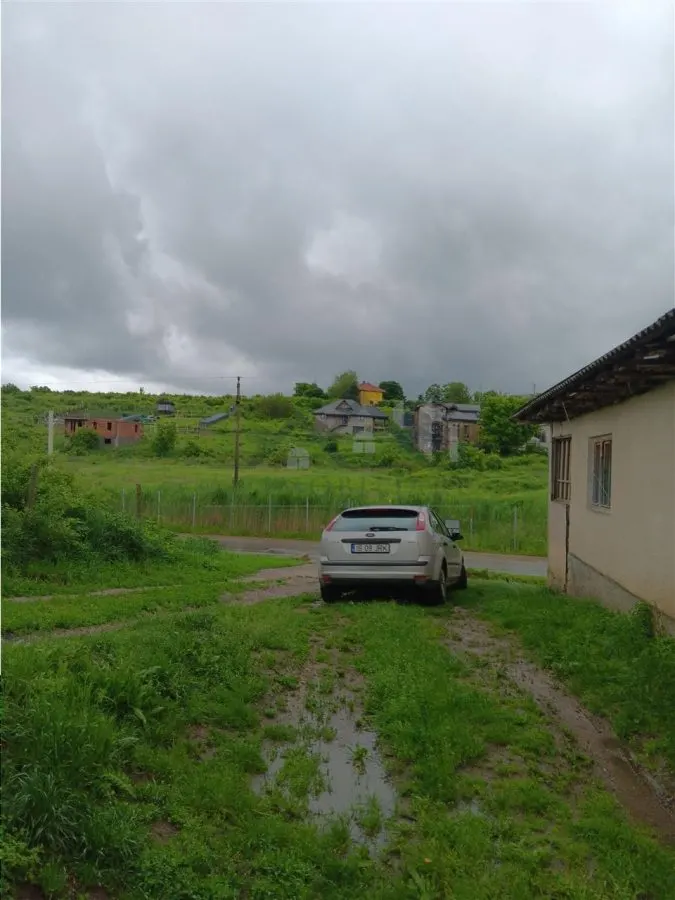 Manta Rosie  Hlincea Casa parter din caramida 81mp si teren 616mp - foto 1