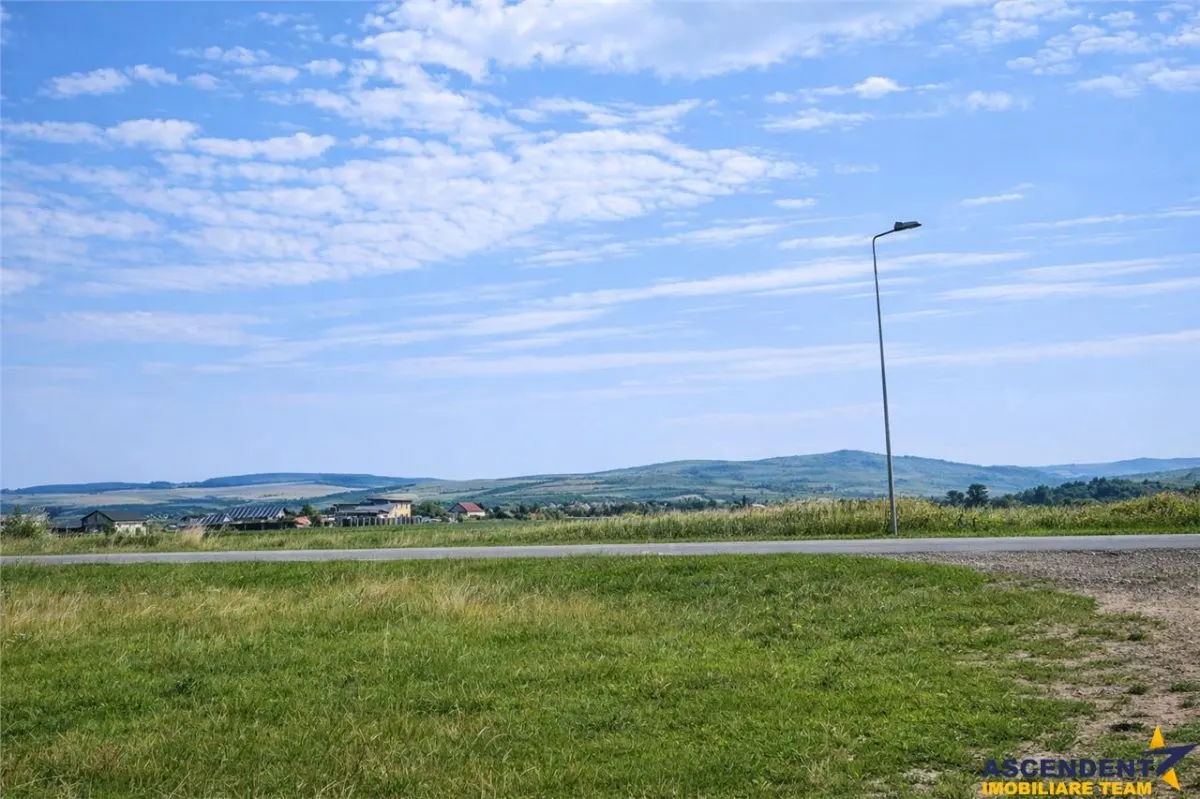 15 min de Brasov, 800 mp teren - foto 1