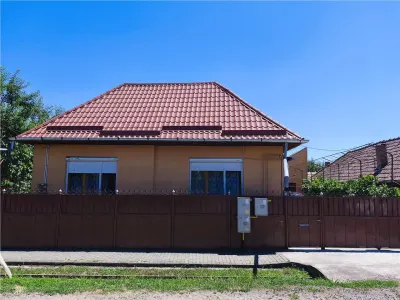 Casa pe un nivel renovata,curte individuala teren 780mp - Sancraiu de Mures