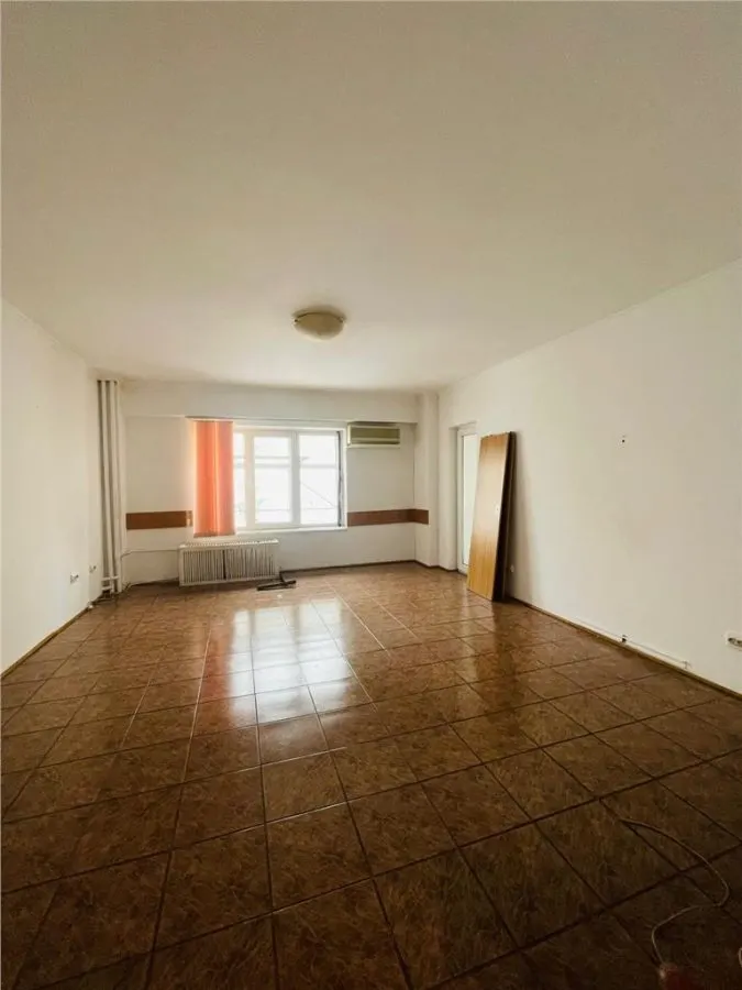 INCHIRERE APARTAMENT 3 CAMERE ZONA MALL VITAN  OCTAVIAN GOGA  SECTOR 3 - foto 2
