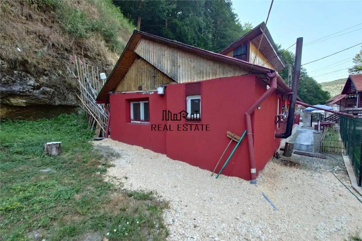 Casa renovata cu acces usor, langa padure - foto 3
