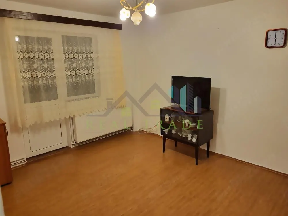 Apartament 2 camere cu balcon etaj intermediar zona Vlahuta - foto 1