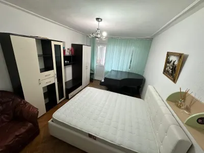 Apartament 3 camere de închiriat - Mircea cel Bătrân - Iasi
