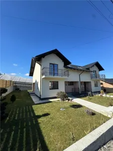 Casa moderna si spatioasa cu 4 camere si curte - zona Horpaz - 890EUR - Horpaz