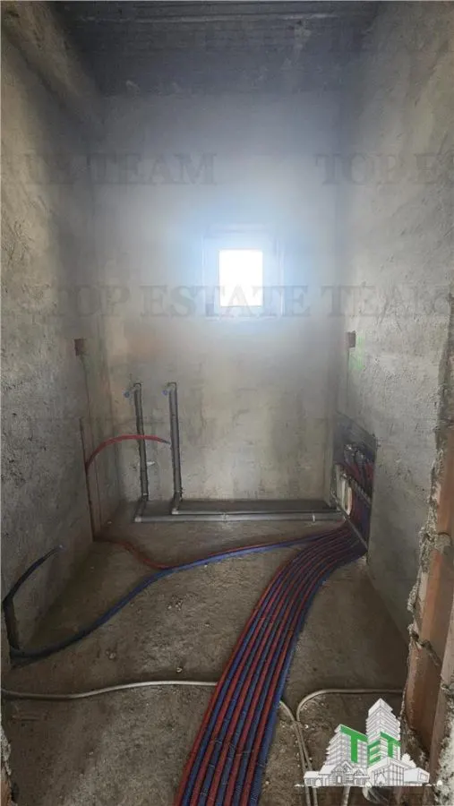 Cladire 240mp cu 2 spatii comerciale la inchiriat in centru Domnesti - foto 7