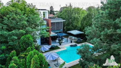 Vila premium cu 7 camere, piscina privata si terasa de 90 mp, situata in Otopeni - Otopeni
