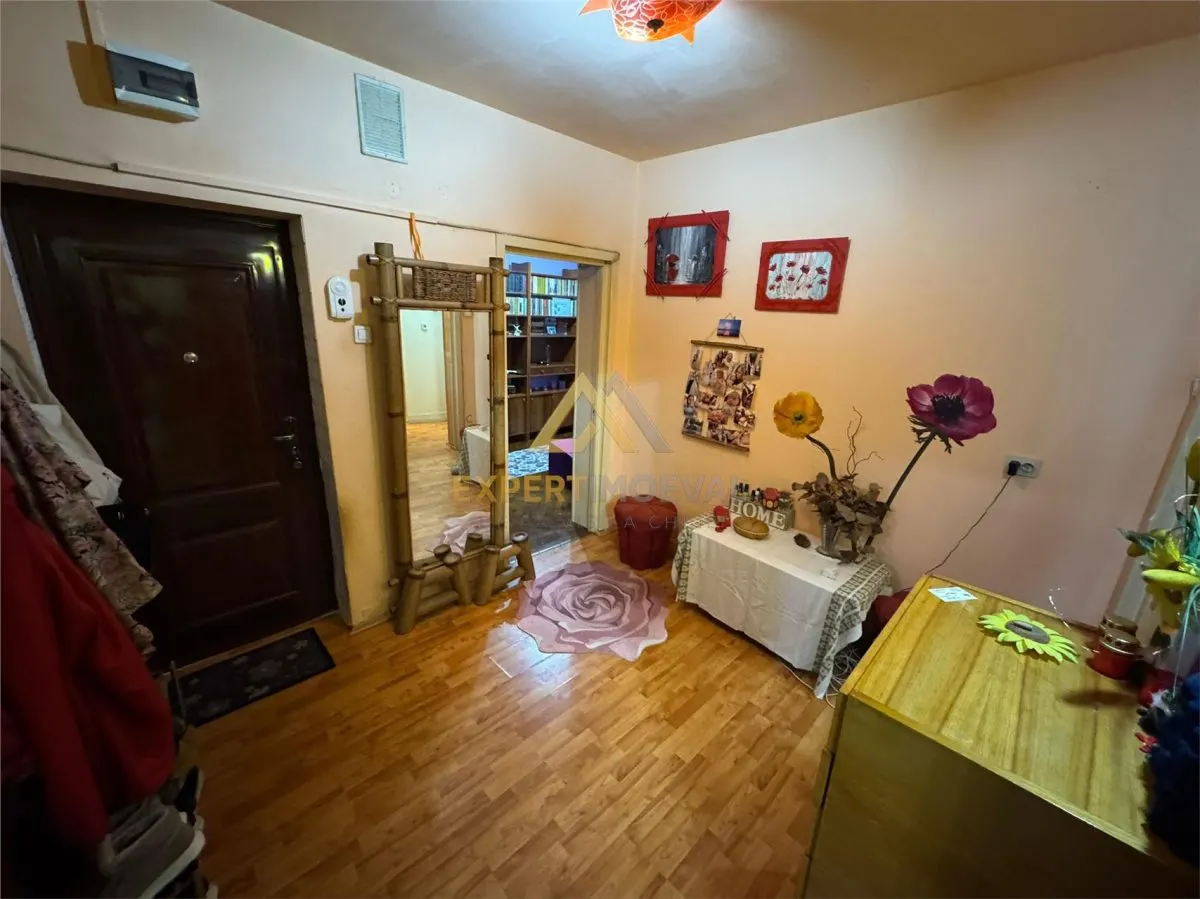 Apartament de vanzare cu 4 camere, Str. Moldovei-Central - foto 2
