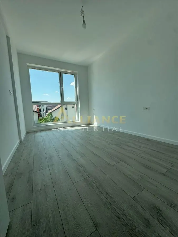 Apartament 3 camere - foto 1
