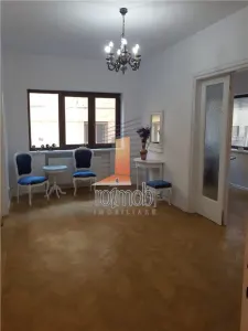 Armeneasca, apartament deosebit, 5 camere, renovat , zona cu acces facil. - Bucuresti
