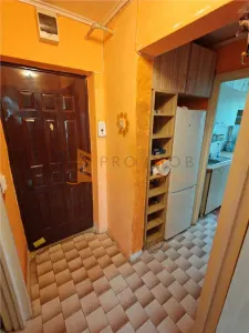 Apartament 3 camere cf 3 semidecomandat zona Micro 14 - foto 13