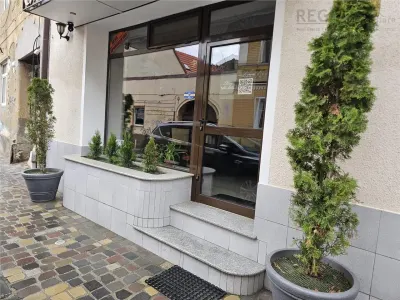 REZERVAT Spatiu comercial stradal In centru istoric Brasov - Brasov