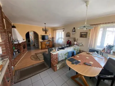 RECO Casa 3 camere, zona Est, Marghita, cu  spatiu comercial - Marghita