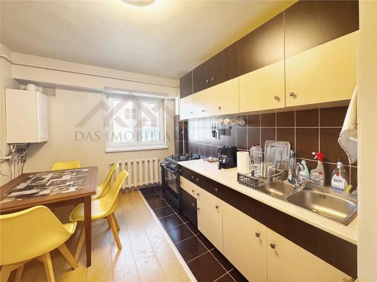 Apartament 3 camere, decomandat, zona Hotel Europa - foto 2