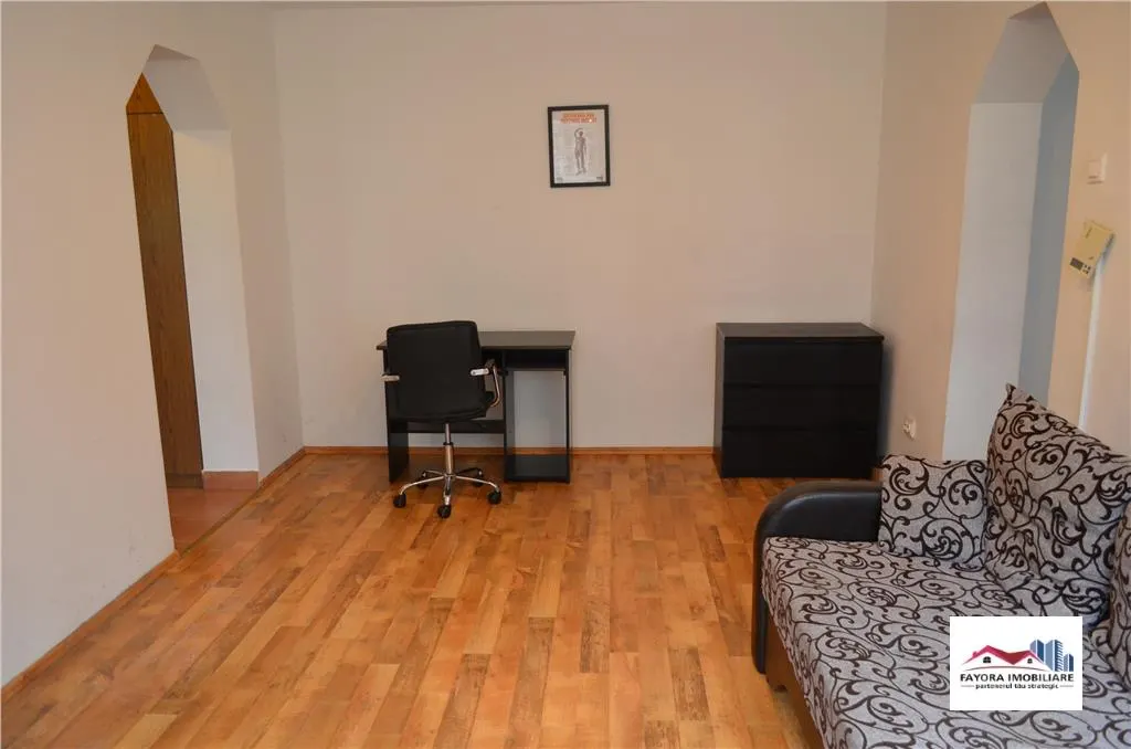 Apartament 2 Camere de Vanzare Zona Cornisa - foto 1