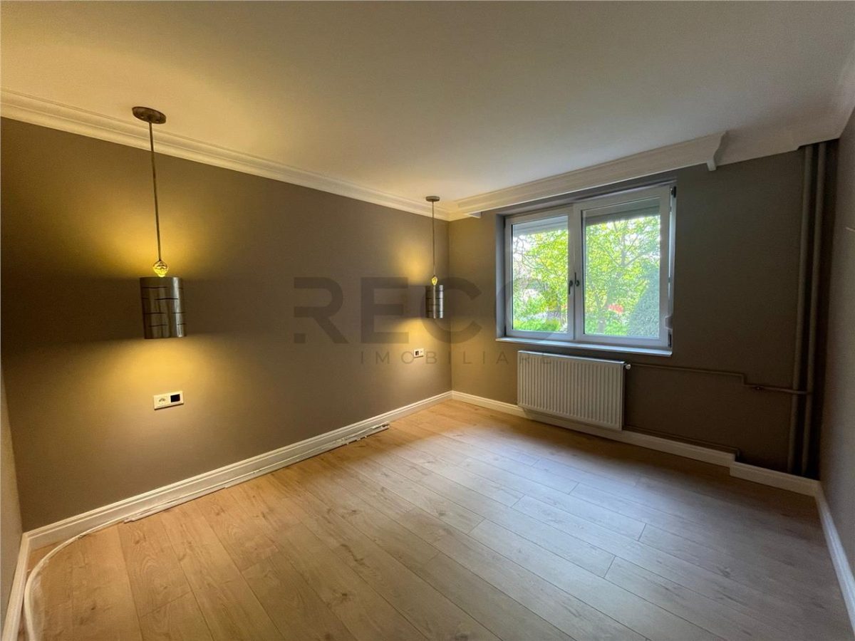 RECO Apartament 3 camere decomandat tip PC zona Decebal - Oradea