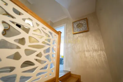 Casă tip townhouse de vânzare P+1E+M | 265 mp utili | 7 camere | terasă închisă | 3 locuri parcare - foto 7