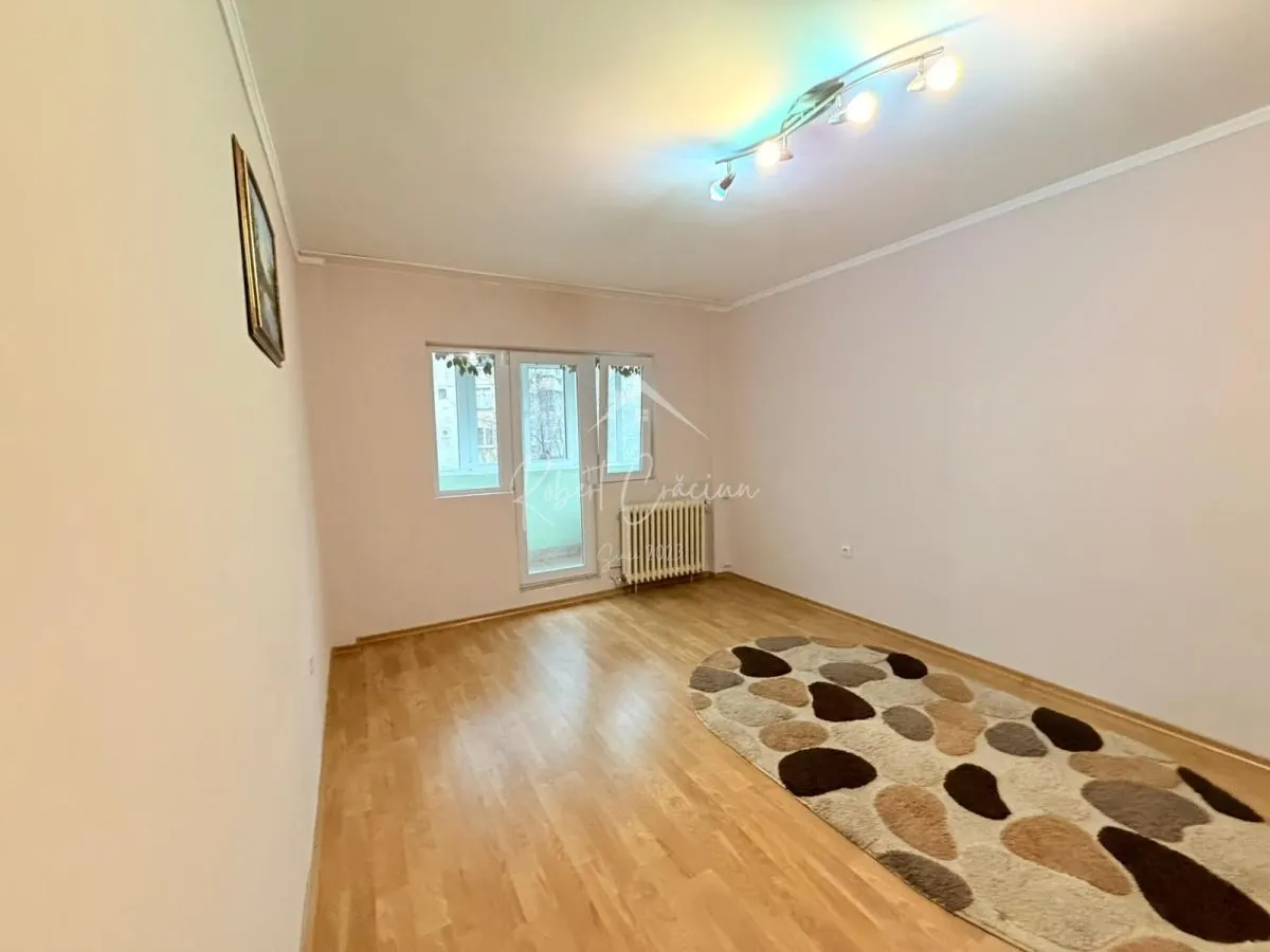Apartament 4 camere de vânzare â€“ Apărătorii Patriei-5 minute metrou - foto 1