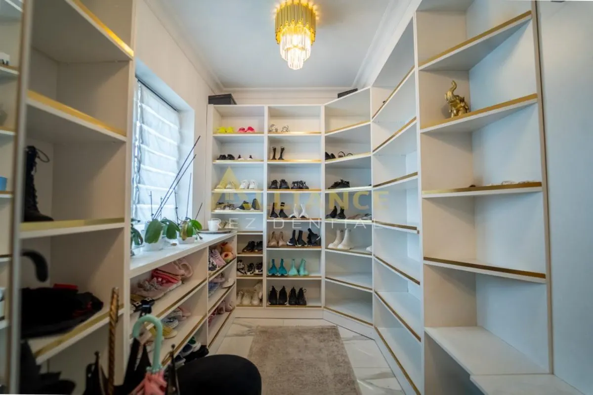 Casă tip townhouse de vânzare P+1E+M | 265 mp utili | 7 camere | terasă închisă | 3 locuri parcare - foto 12