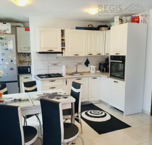 Apartament spatios cu 4 camere si 2 balcoane zona Noua - Brasov