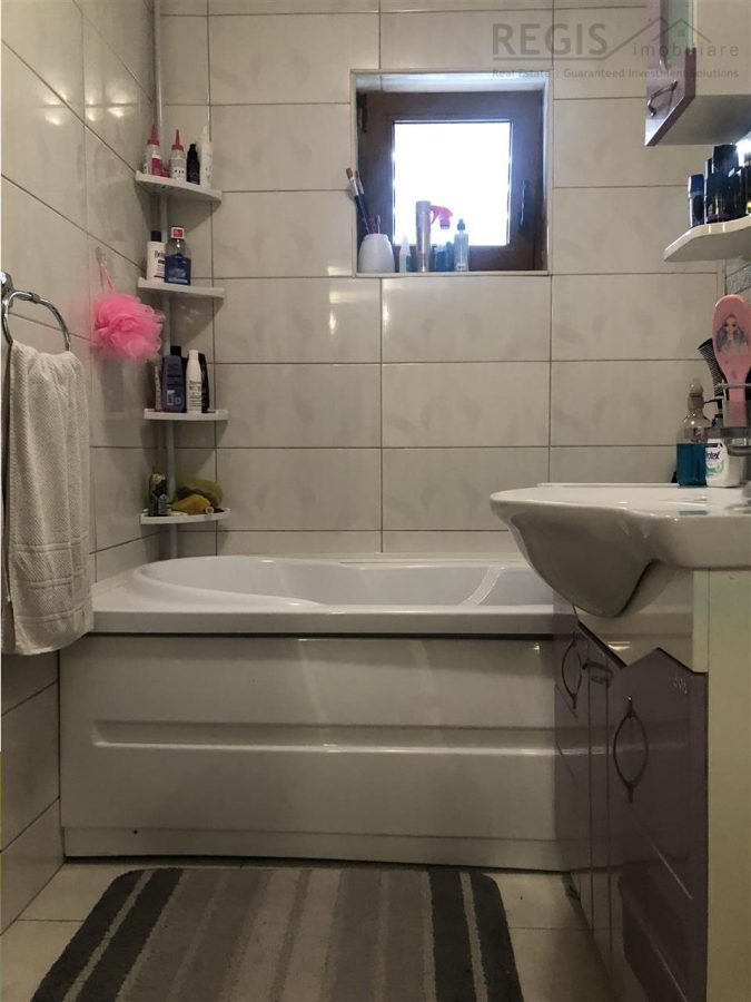 Apartament spatios cu 4 camere si 2 balcoane zona Noua - foto 9
