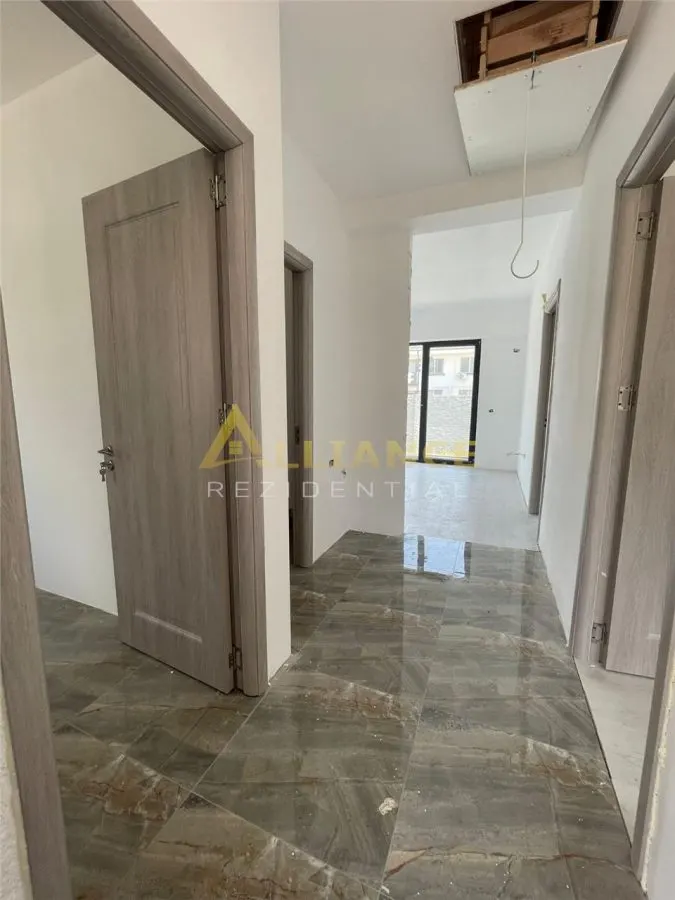 Casa cu 3 camere, Teren 190 mp { Acces rapid STB 440 Piata Sudului } - foto 2