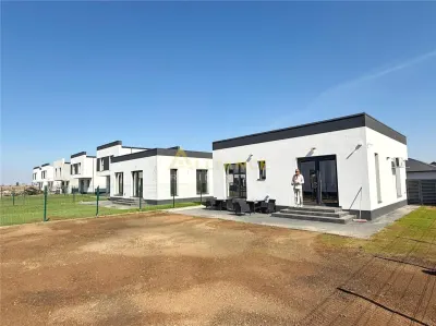 Casa individuala parter ~ 3 camere 2 bai + dressing ~ teren 330 mp~2 minute STV - foto 2